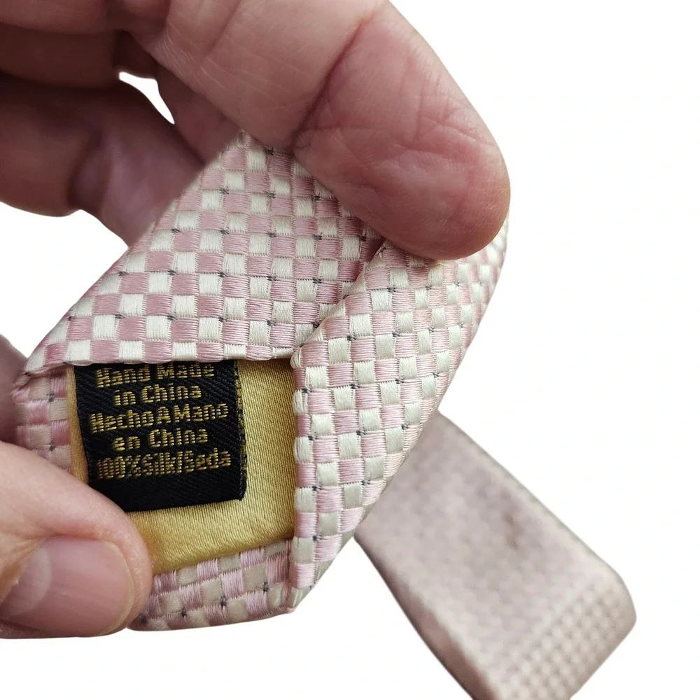 Donald J Trump Signature Collection Pink White Geometric 100% Silk Necktie Tie